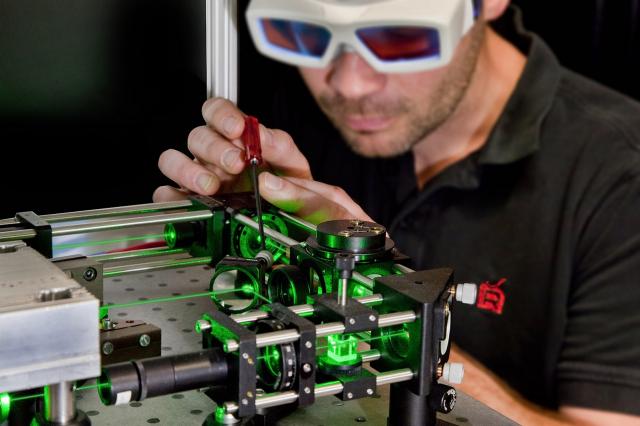 (c) RECENDT GmbH Laser-Ultrasound --> from Lab to Rail
