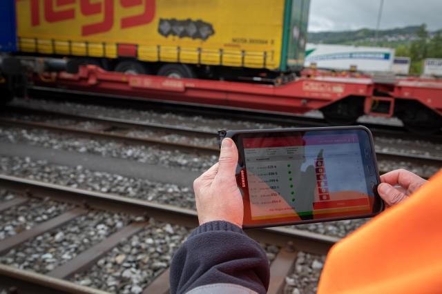 SBB Cargo Due to the autoamted brake testing system, the demanding process of checking the brakes of a freight train is carried out fully automated.